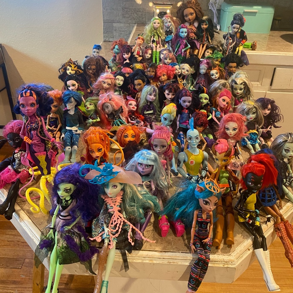 MONSTER HIGH HUGE SET